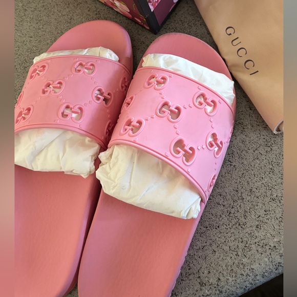 Women’s Gucci Slides - Picture 1 of 4